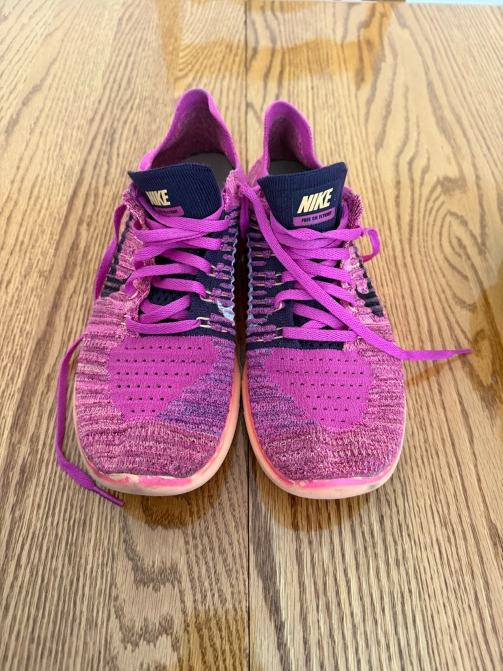 Nike Kids/Women’s Flyknit Tennis Shoes - Size 7Y